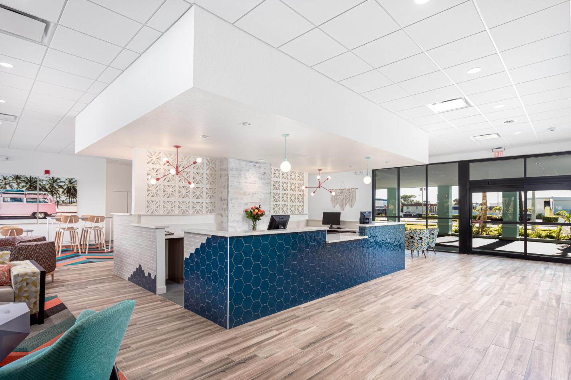 קוקו ביץ' Beachside Hotel And Suites מראה חיצוני תמונה