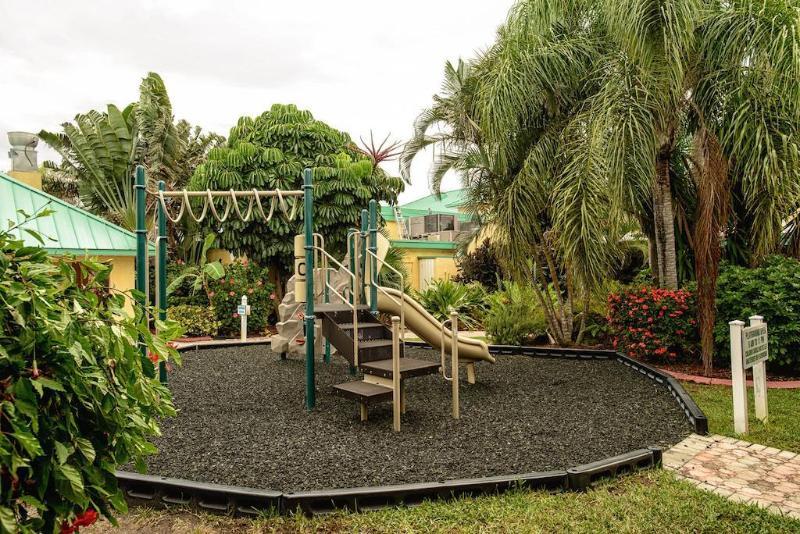 קוקו ביץ' Beachside Hotel And Suites מראה חיצוני תמונה